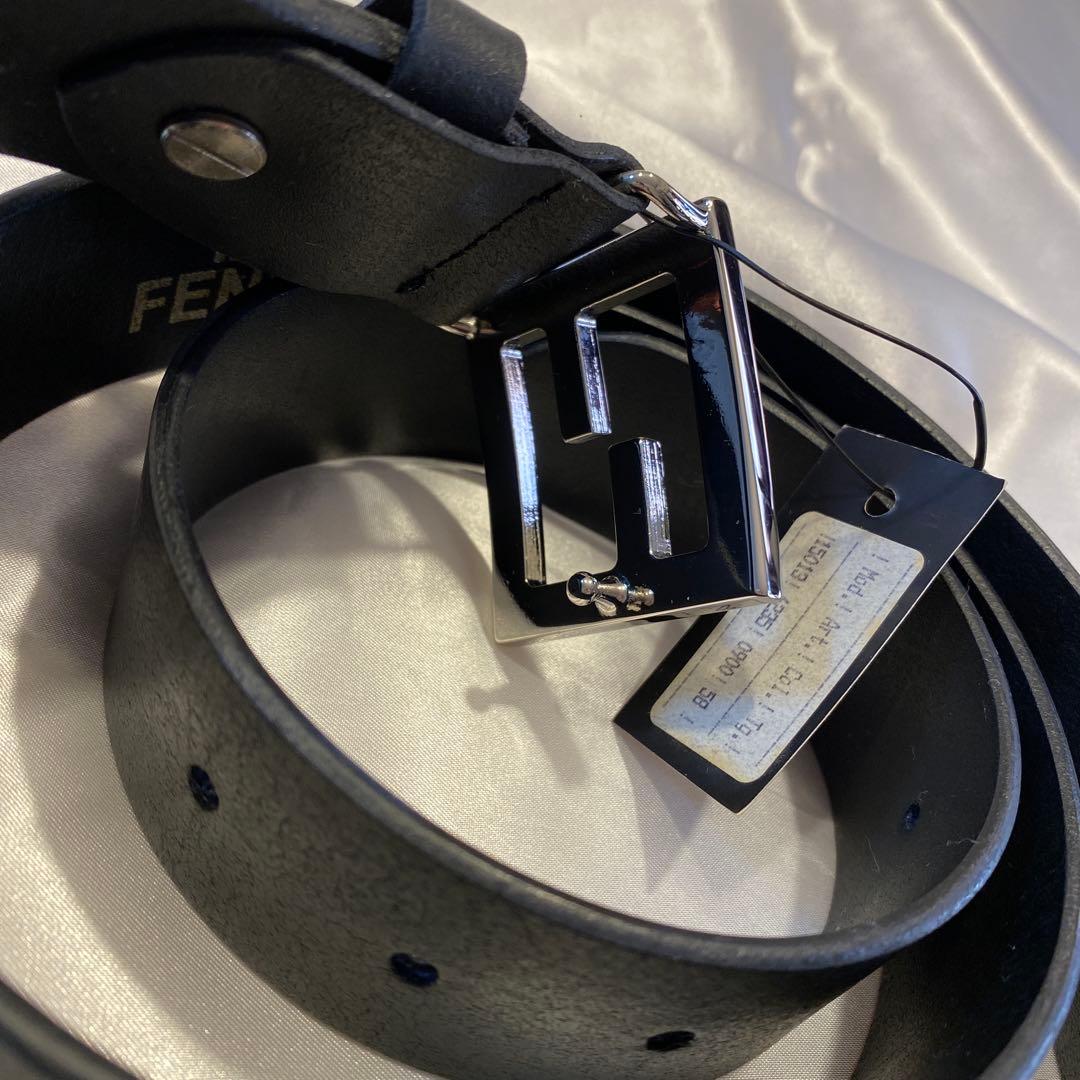 極美品FENDI イタリア製ブラックレザーロゴベルト　ズッカ柄　Zucca