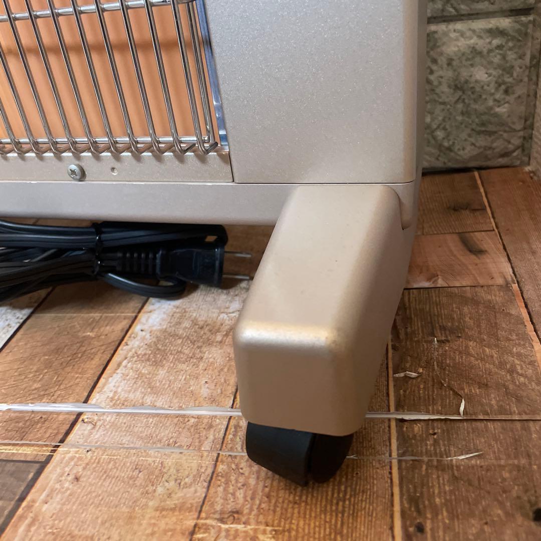 #900【超美品】サンルミエ Cute E800LS 遠赤外線暖房器2022年製