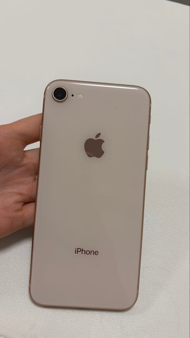 [バッテリー100%/美品]iPhone 8 64GB
