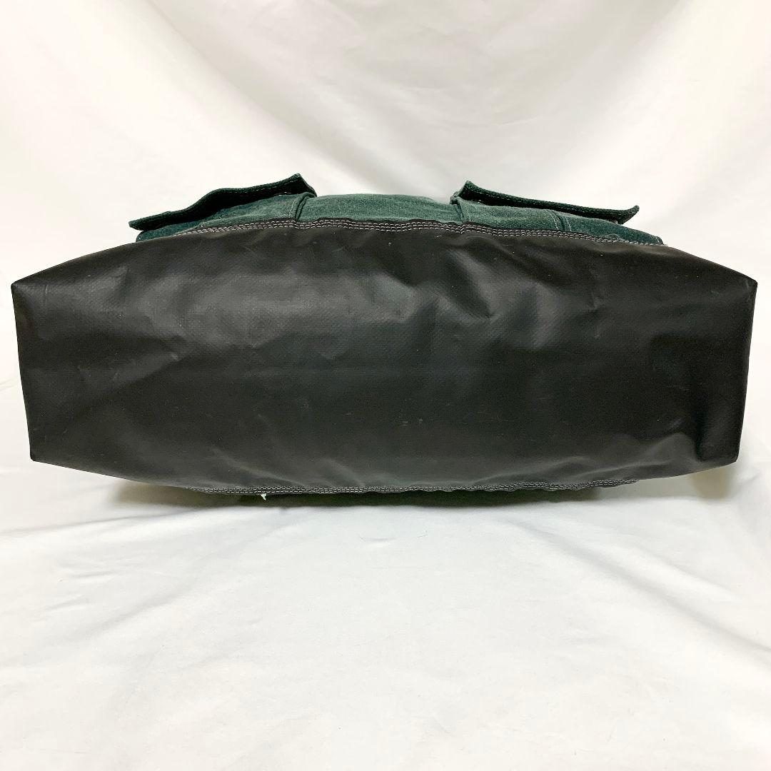 DIESEL メッセンジャーバッグ ダークグリーン ポケットにロゴ