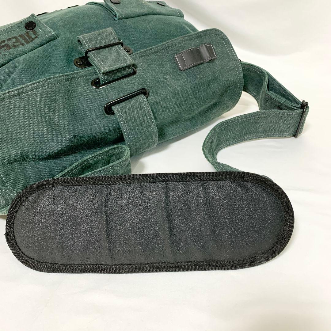 DIESEL メッセンジャーバッグ ダークグリーン ポケットにロゴ