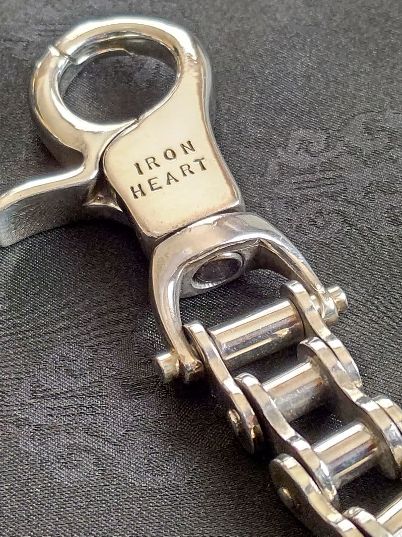 IRON HEART　アイアンハート　シルバーキーホルダー