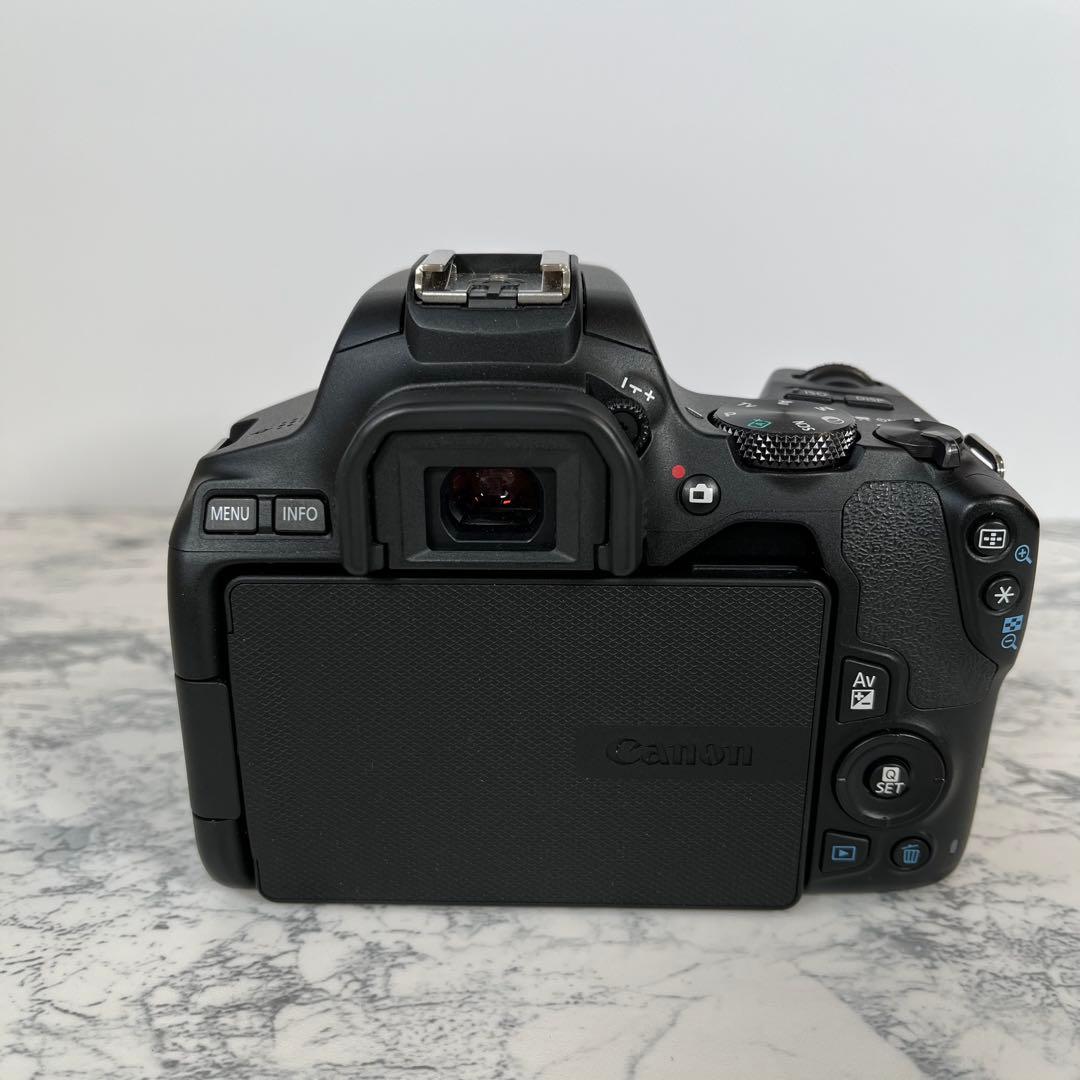 初心者おすすめ Canon EOS Kiss X10 純正ダブルレンズ おまけ付