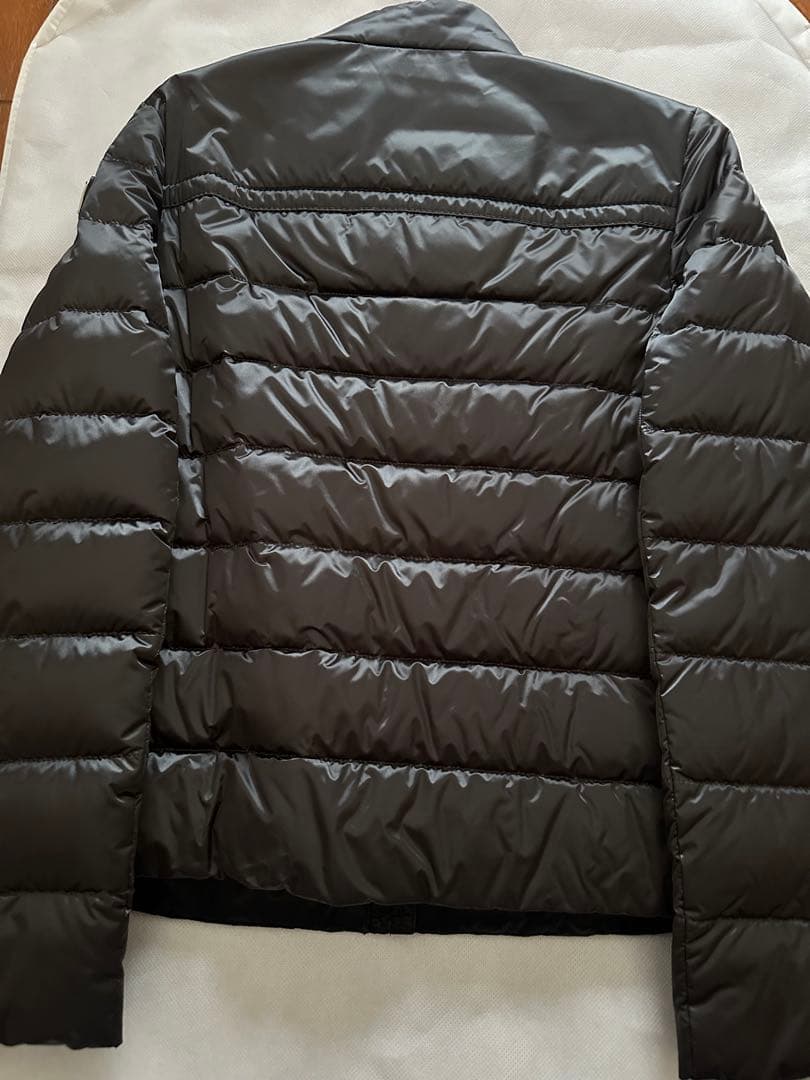 プラダ　ダウンジャケット　ダークグレー