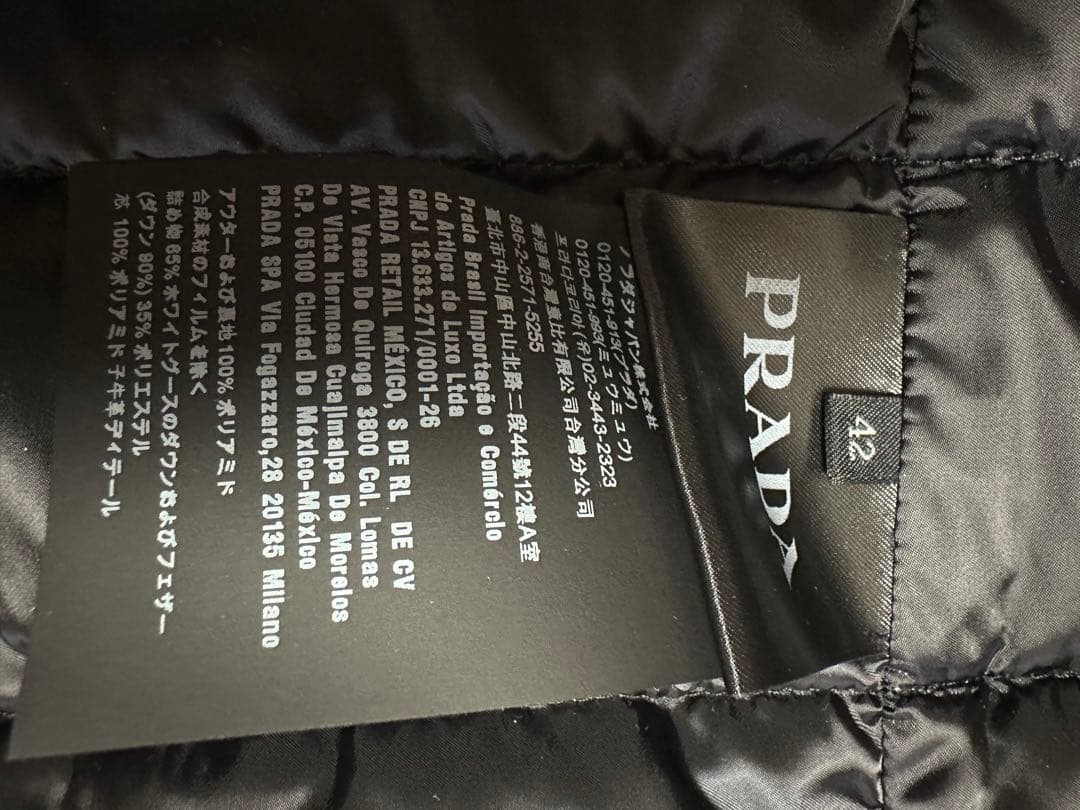 プラダ　ダウンジャケット　ダークグレー