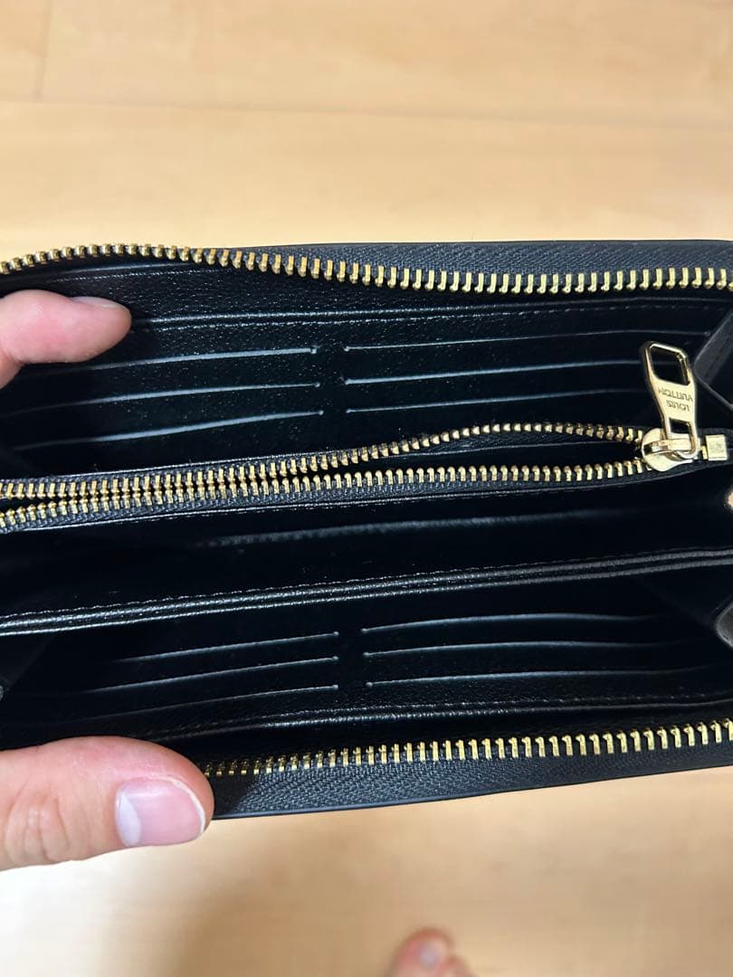 ルイヴィ、トン長財布