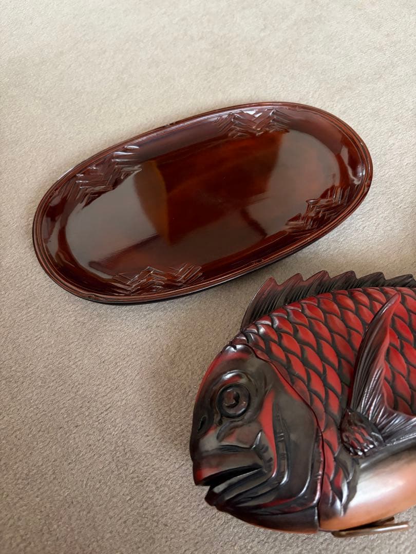 漆塗り　木彫り・鯛の菓子鉢　盆付き　アンティーク　未使用品