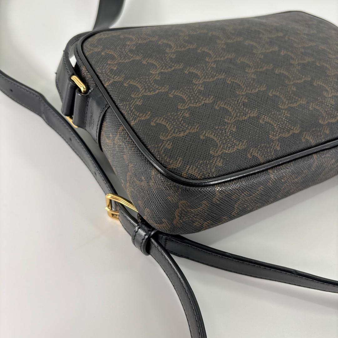 新品同様 セリーヌ トリオンフ レザー ミディアム メッセンジャーバッグ メンズ