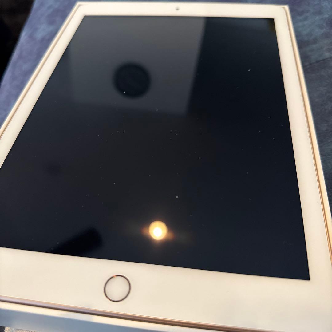 iPad本体 iPad (6th Generation) 128GB Wi-Fi gold