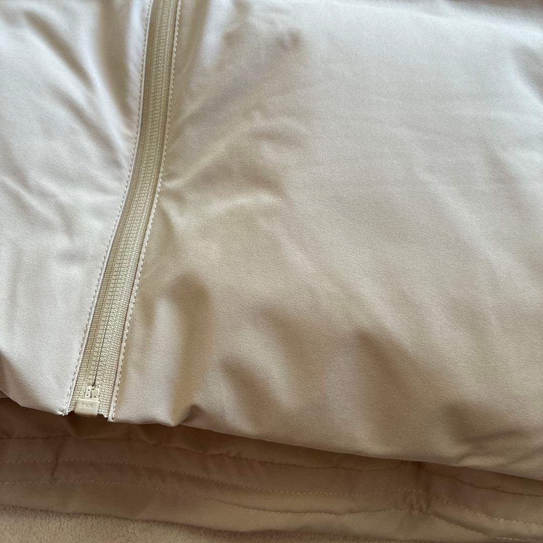 ユニクロ　シームレスダウンパーカ　ベージュ　美品
