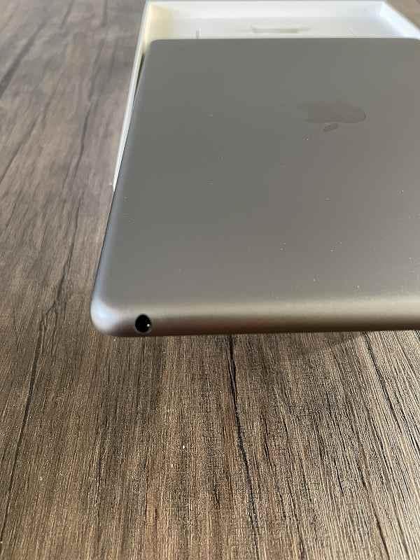 ⑪【美品】iPad Apple 第9世代　Wi-Fiモデル　64GB