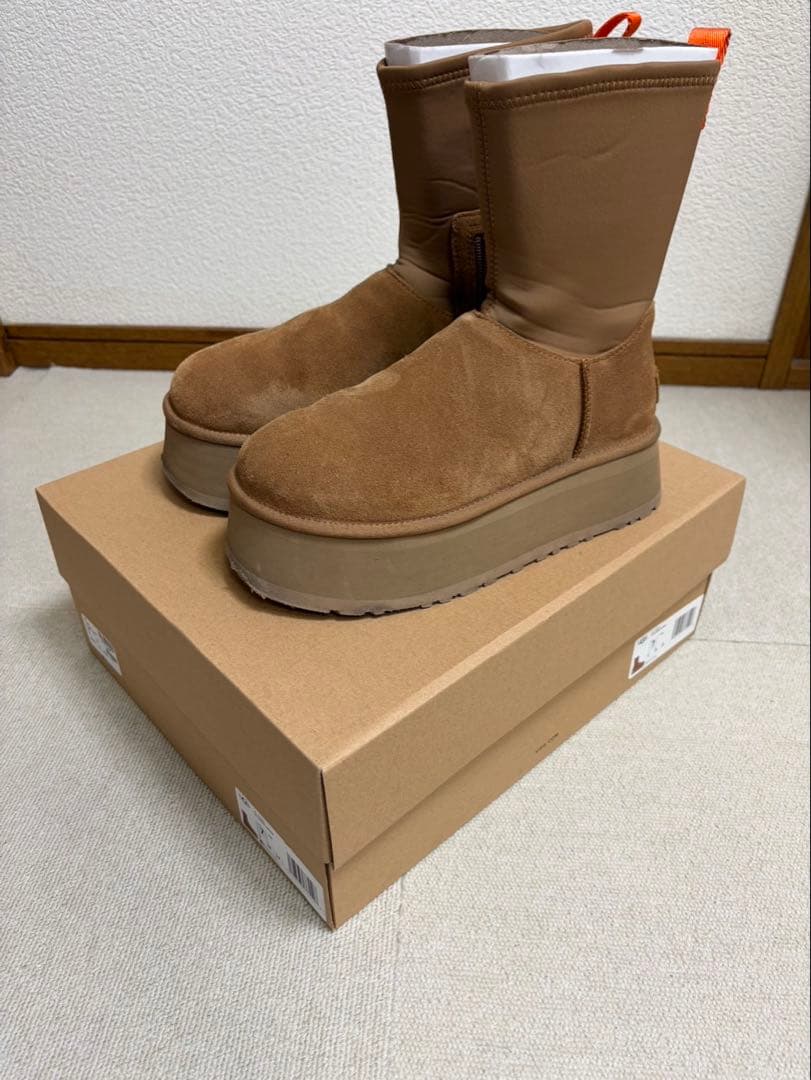 UGG 厚底ブーツ