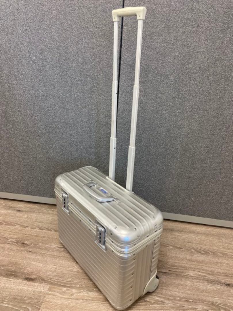 リモワ　シルバー アルミ キャリーカート 中型