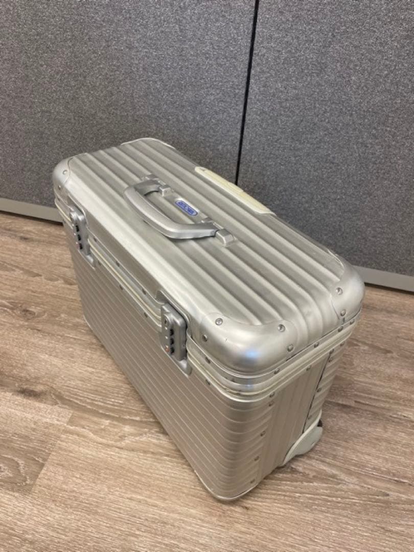 リモワ　シルバー アルミ キャリーカート 中型