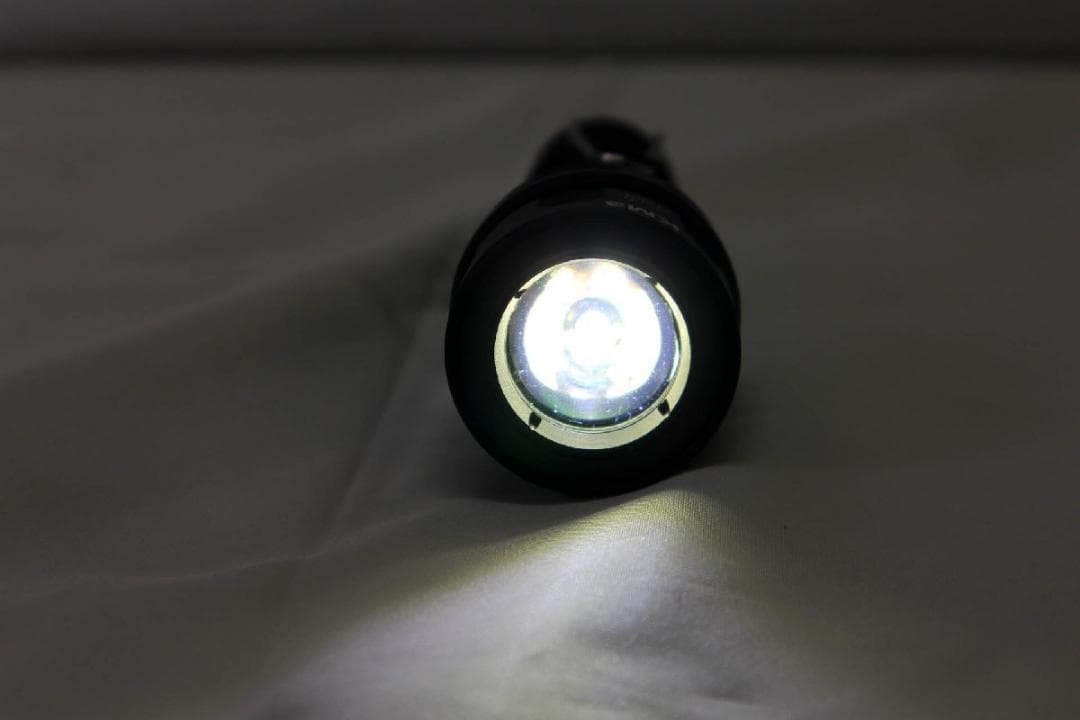 【美品】SUREFIRE V2 VAMPIRE LED懐中電灯 ヴァンパイア