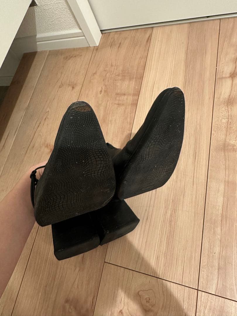 裏張り済み　【UNTISHOLD】 Klara 37 Black