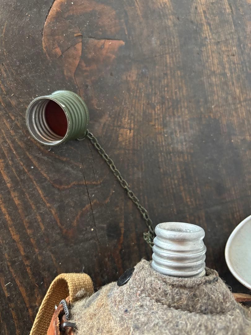 アンティーク　水筒 赤いカップ付き