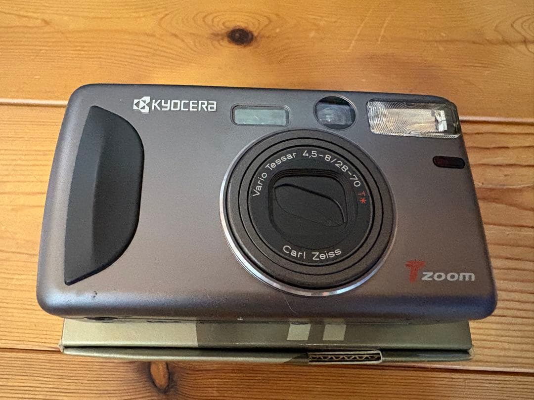 お*し様 KYOCERATzoomCarlZeiss フィルムカメラ 京セラヤシ