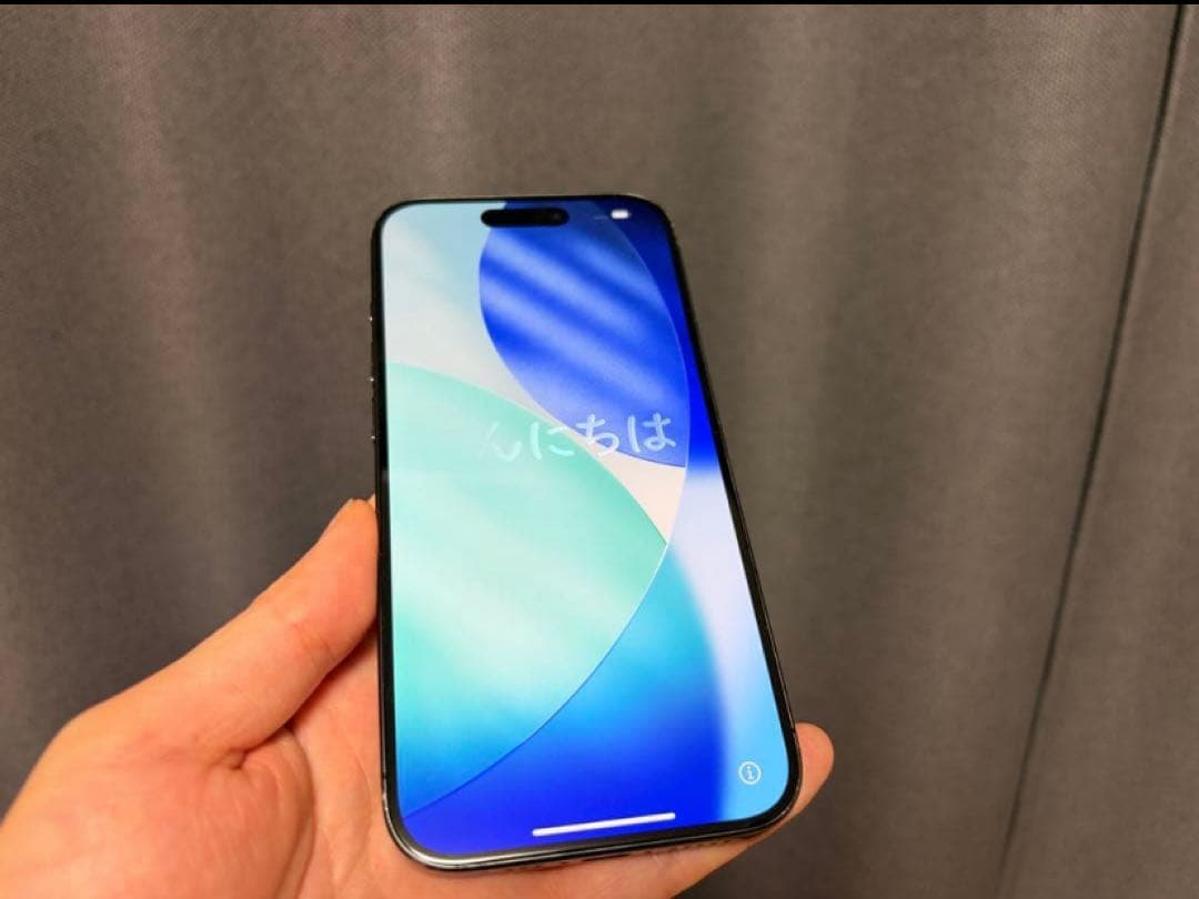 美品　Apple iPhone 15 Pro 256GB ブラックチタニウム