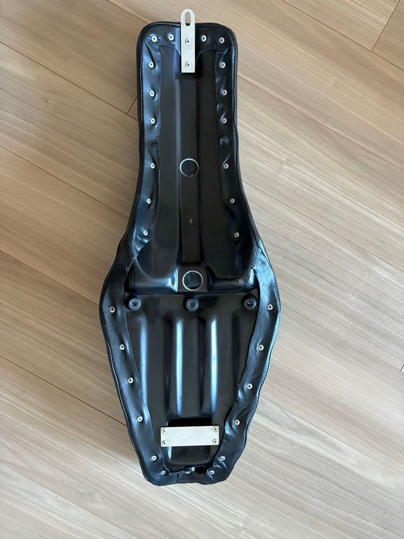 モーターロック 本革シート スポーツスター XL ‘86〜’03モデル用