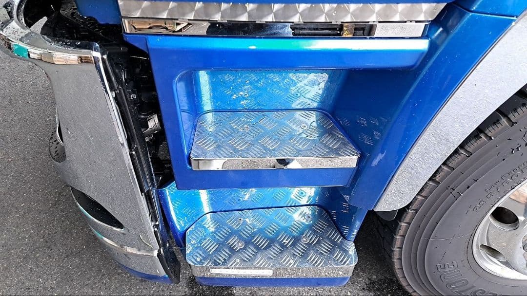 17スーパーグレート　サイドステップ　アルミ縞板ボルトナット付きフルセット