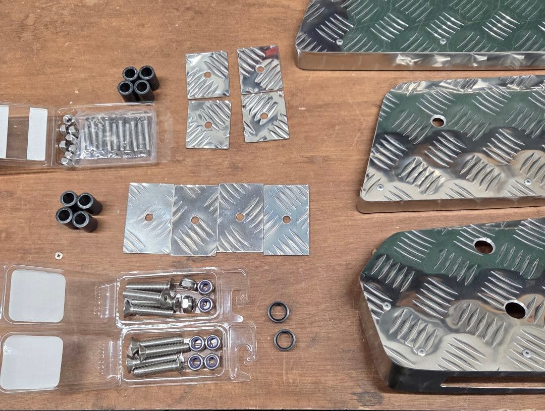 17スーパーグレート　サイドステップ　アルミ縞板ボルトナット付きフルセット