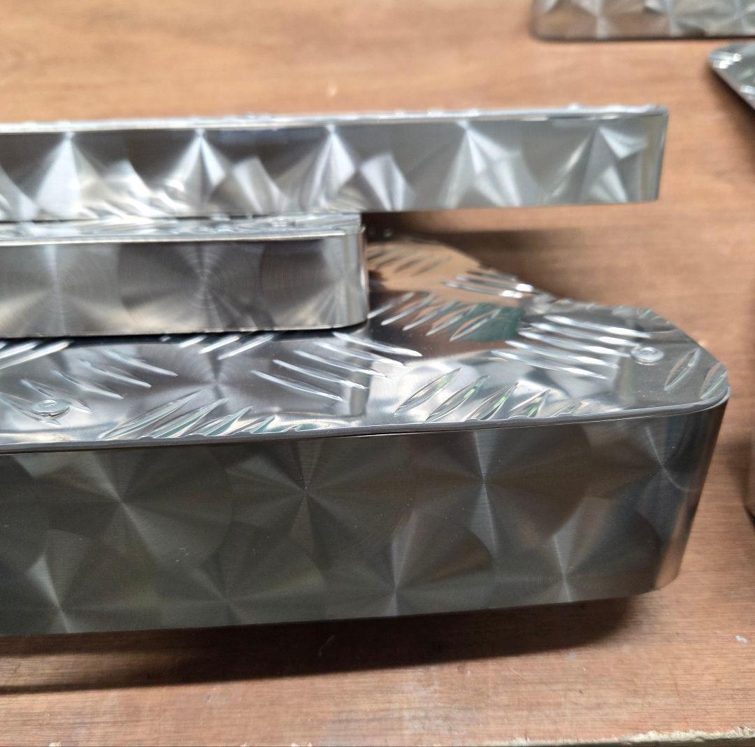 17スーパーグレート　サイドステップ　アルミ縞板ボルトナット付きフルセット