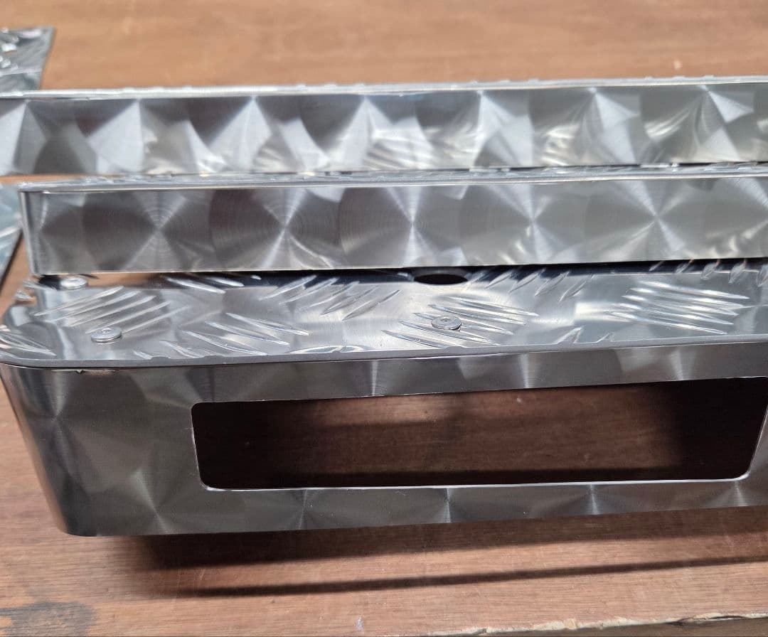 17スーパーグレート　サイドステップ　アルミ縞板ボルトナット付きフルセット