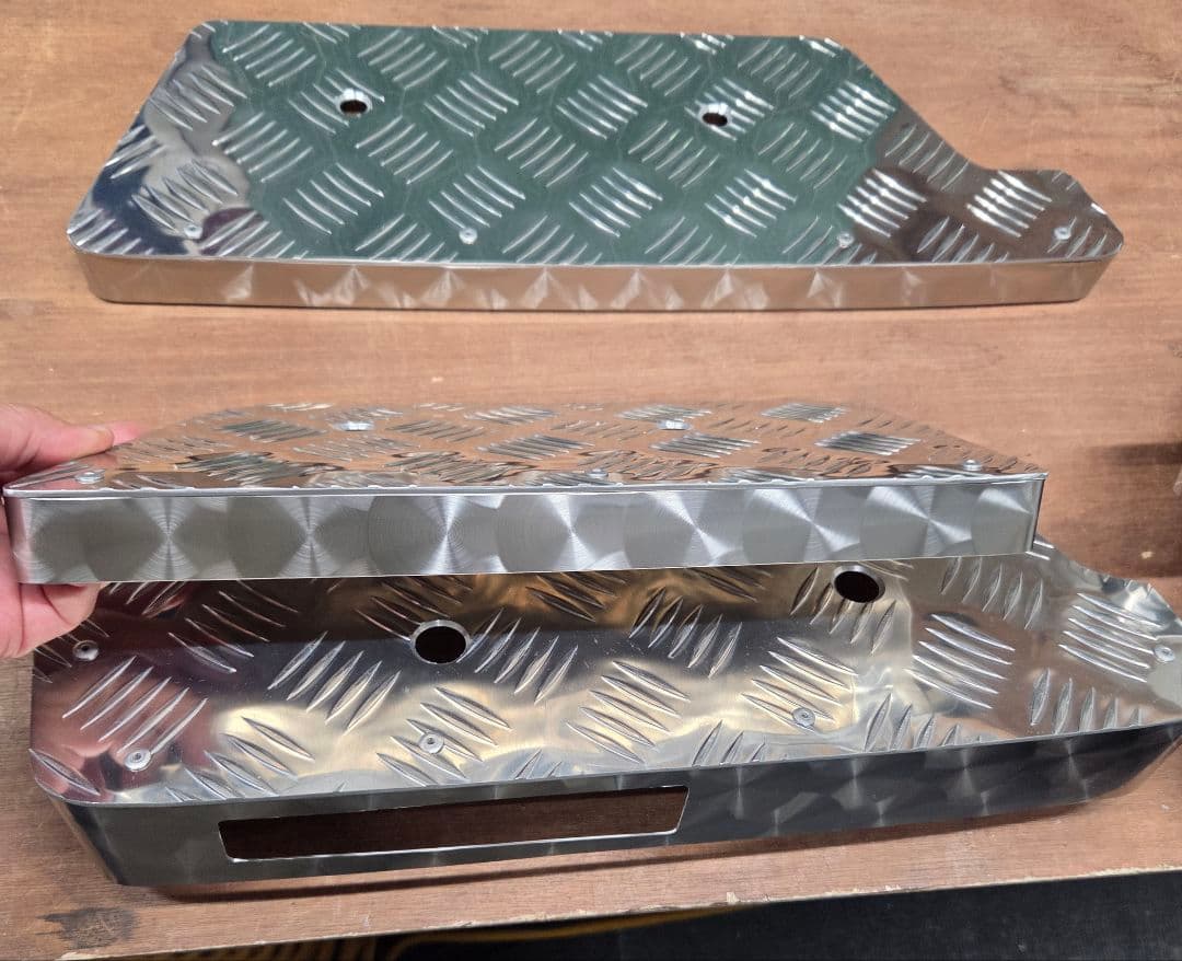 17スーパーグレート　サイドステップ　アルミ縞板ボルトナット付きフルセット