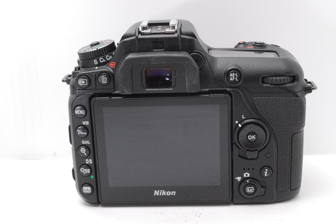 【使用感極少】Nikon D7500　ボディ　WiFi・Bluetooth搭載