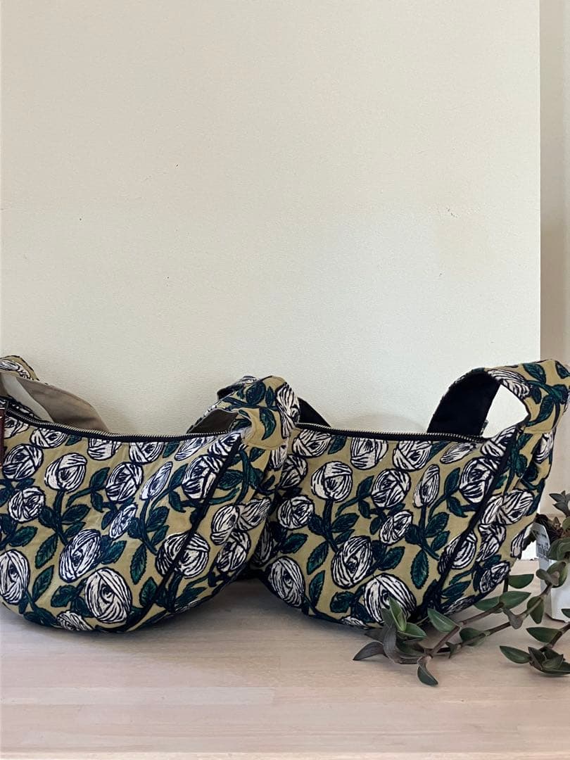 専用出品です rosy khakiボディーバッグ