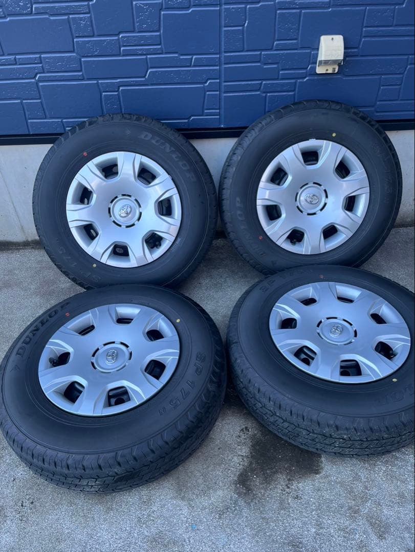 ハイエース 新車外し 15インチ タイヤ・ホイールセット 4本