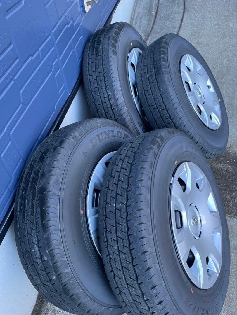 ハイエース 新車外し 15インチ タイヤ・ホイールセット 4本