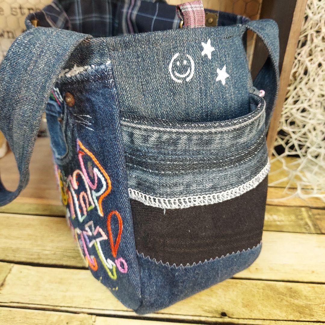 刺繍デニムバック　No.676　デニムリメイク　刺繍バック　丸いバック