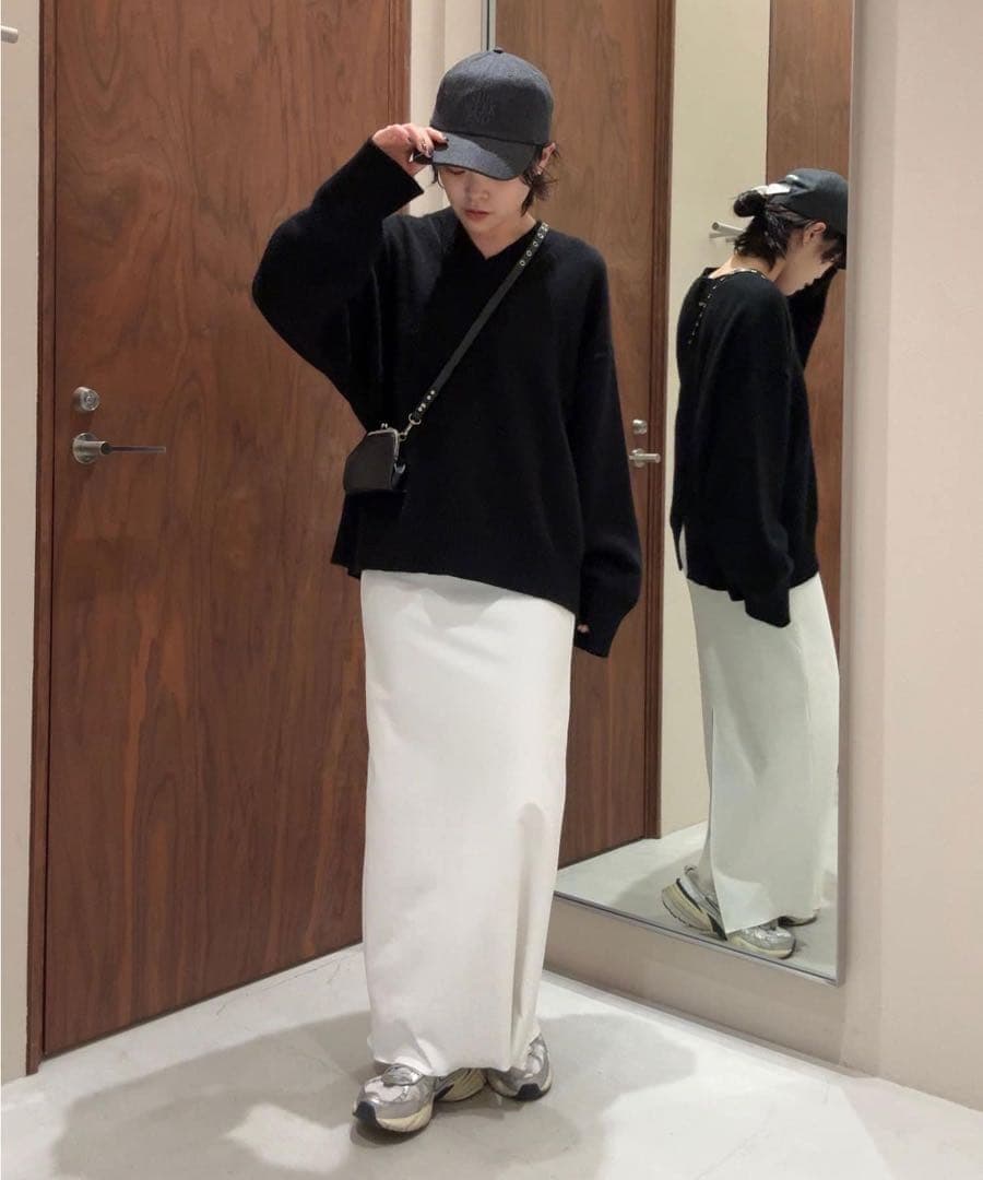 2025 ガリャルダガランテ　【着やせニット】バックスリットVニット