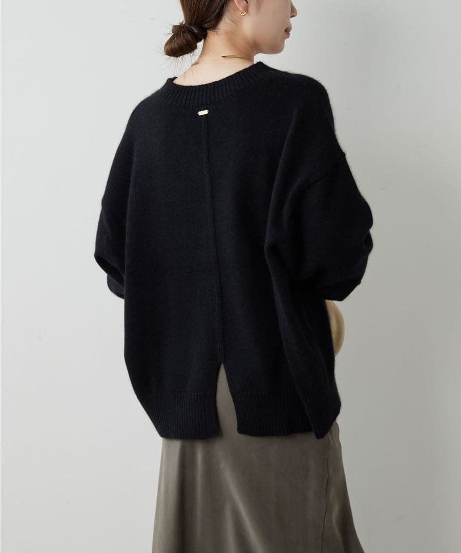 2025 ガリャルダガランテ　【着やせニット】バックスリットVニット