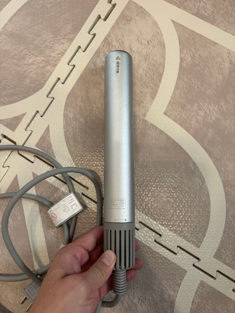 美品baton シルバー 収納ケース付き　カドーcado ドライヤー