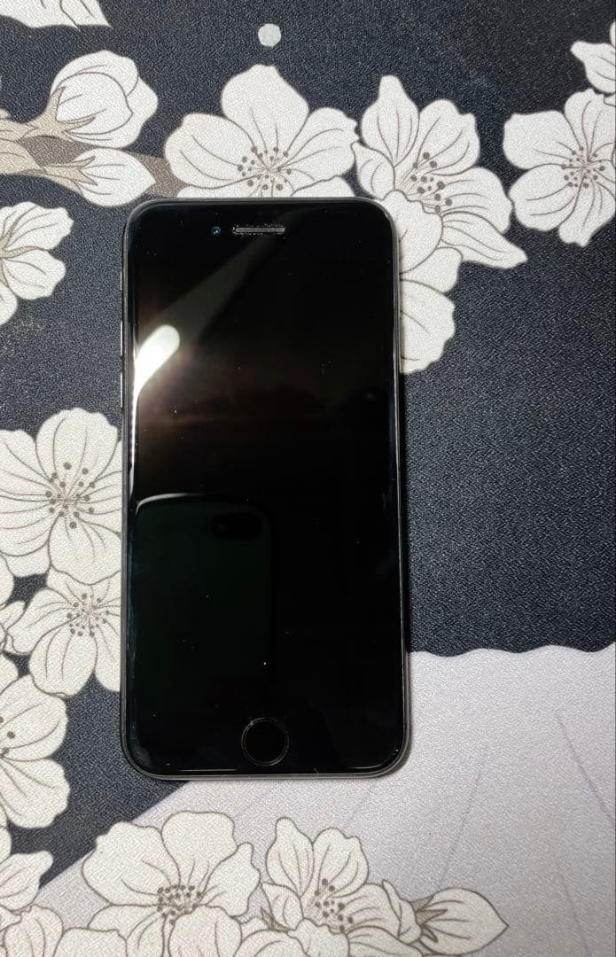 iPhone SE2 SIMフリー　64GB