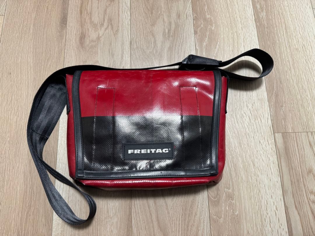 FREITAG ラッシー　メッセンジャーバッグ レッド/ブラック