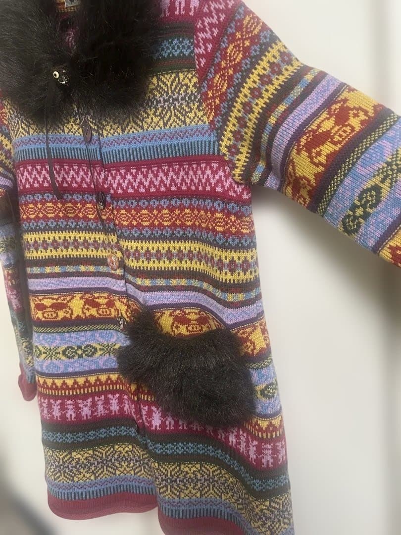 アルペロベロファーケープ付きロングカーディガン