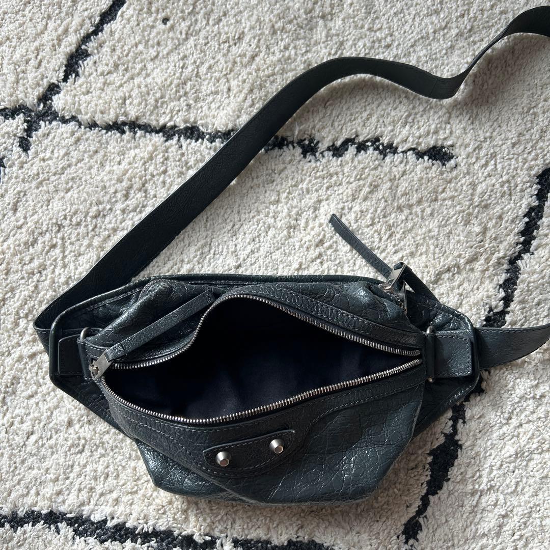 BALENCIAGA ネイビー　ボディバッグ