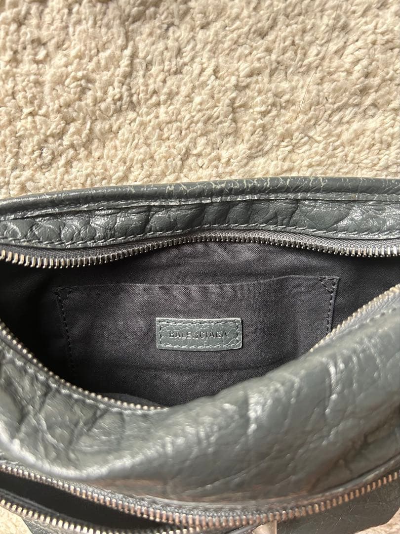 BALENCIAGA ネイビー　ボディバッグ