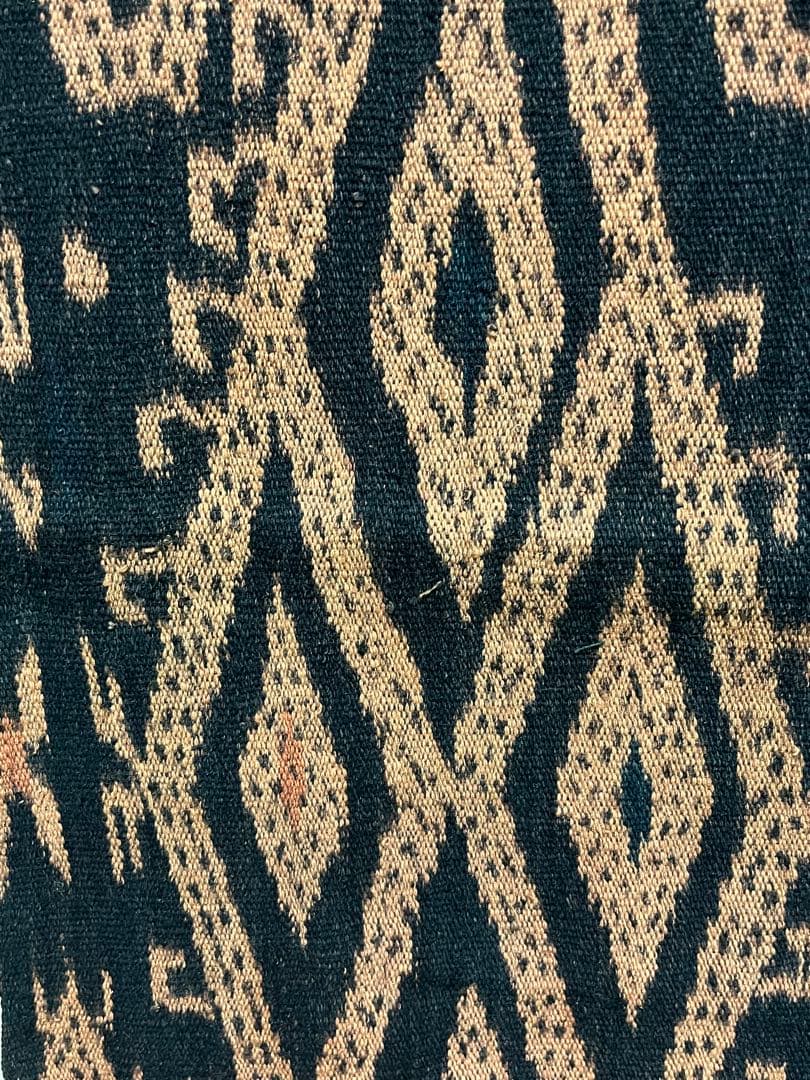 50年位前にインドネシアティモール島で手織りされた古いイカット　手紡ぎ　天然染料