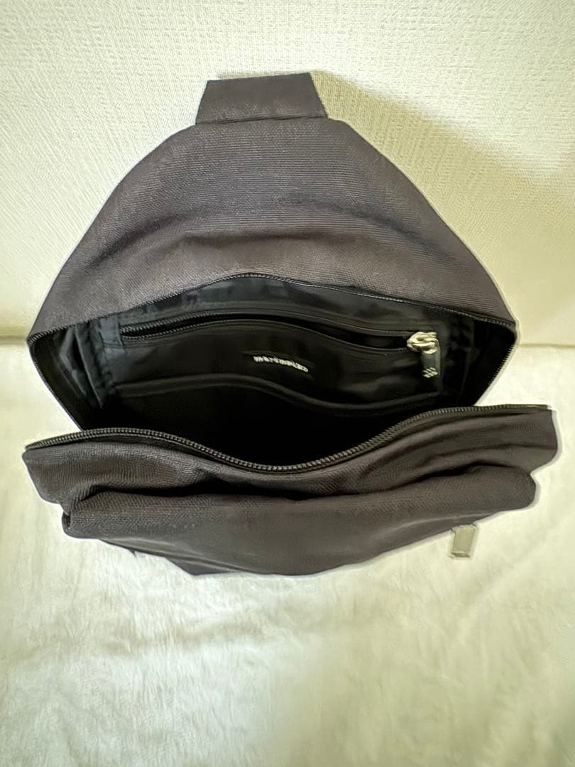 marimekko ブラック ボディバッグ