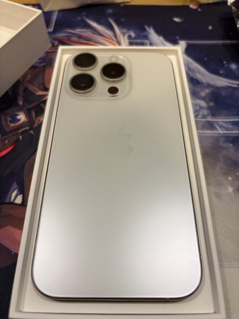 極美品 iPhone 15 Pro 256GB 本体 ホワイトチタニウム