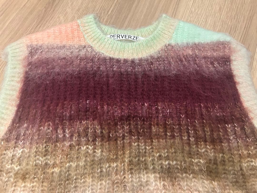 トップス PERVERZE Gradient Stripe Vest Pink