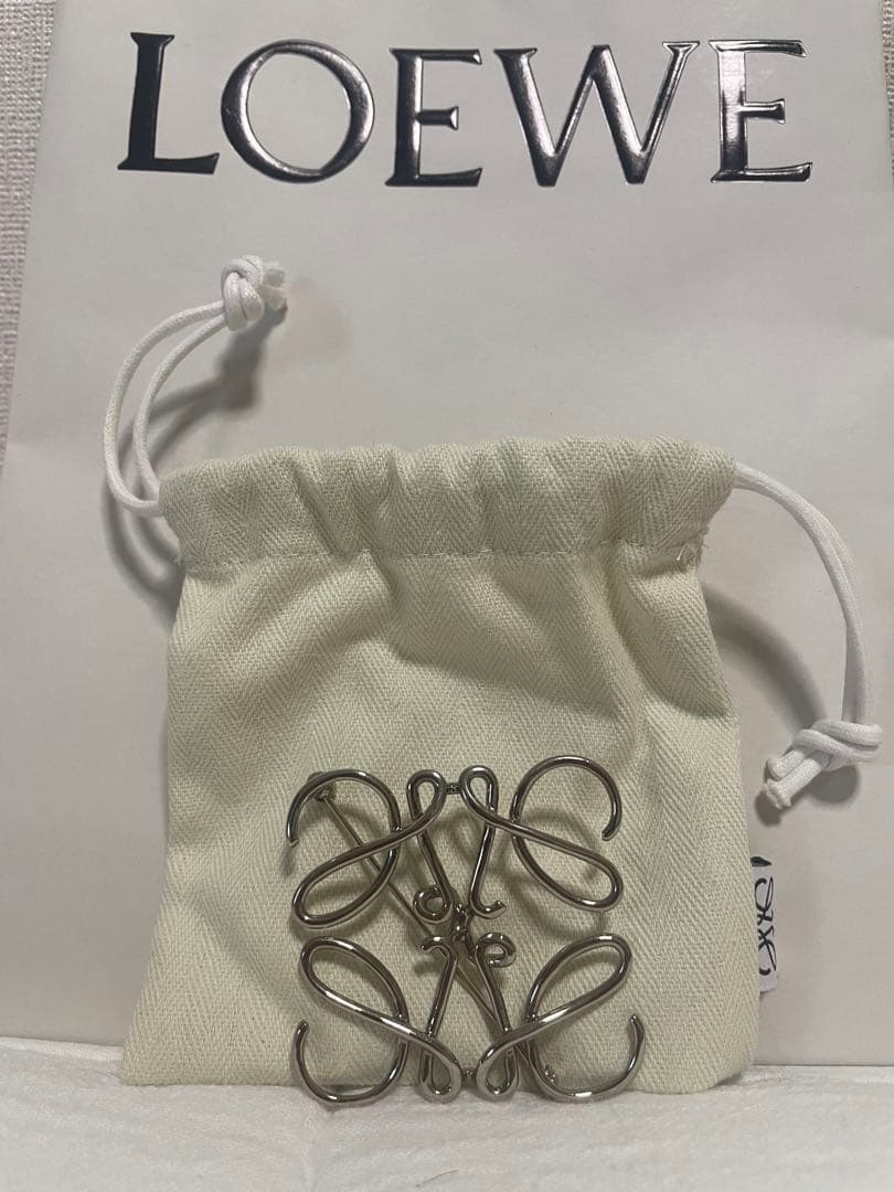LOEWE アナグラム ブローチ メタル製 （ほぼ未使用）