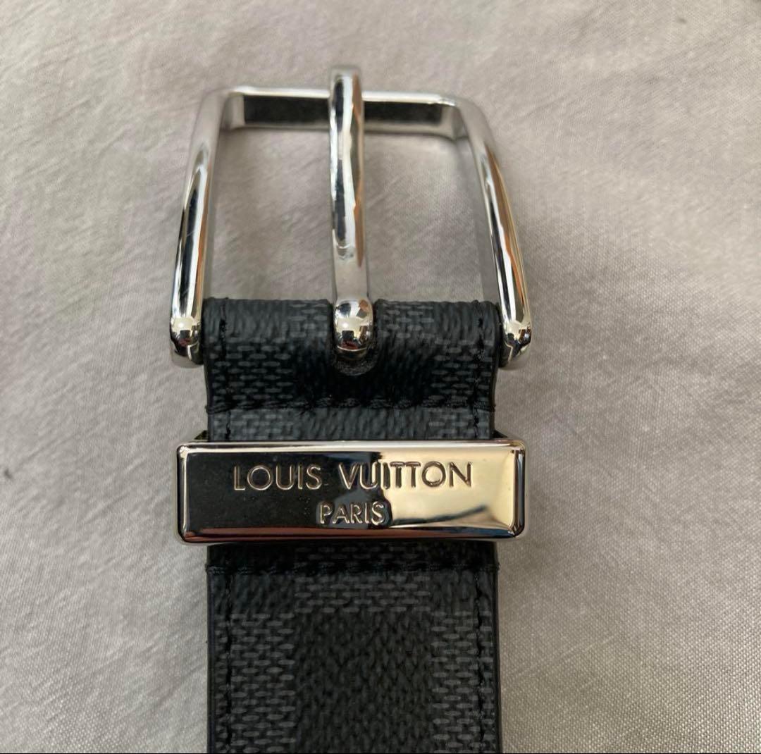 LOUIS VUITTON ダミエパターン　ブラックベルト、シルバーバックル付き