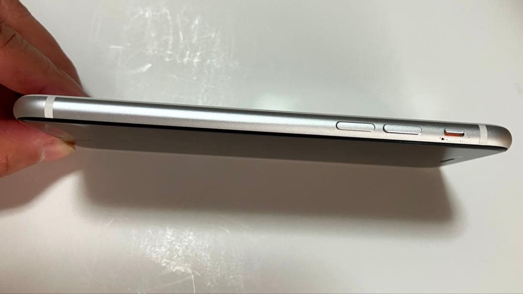 iPhone SE(第2世代)ホワイト 本体64GB SIMフリー　76%