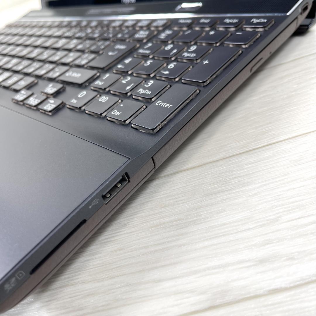 富士通 第8世代 i7 新品SSD1T＋HDD1TB メモリ16 ノートパソコン